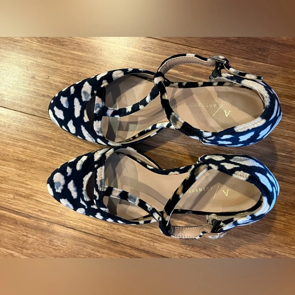 Anthropologie Blue and Gold/Tan Abstract Velvet Heels - Picture 8 of 8